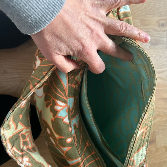 Amy Butler-Rowan Zipper Tote - Picture 9 of 10